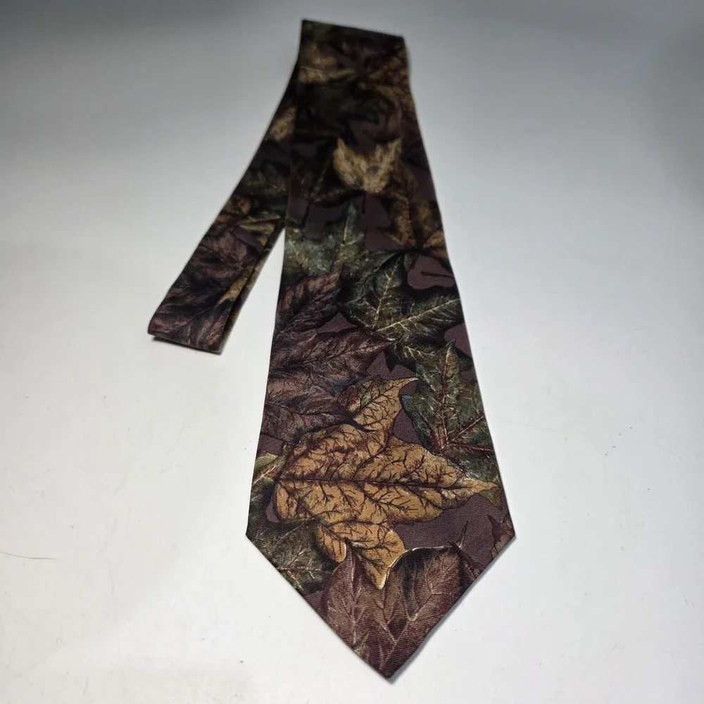Hugo Boss Luxury Tie Leaves Camo Hunter Pattern Printed 100% Silk Necktie‎ Italy
